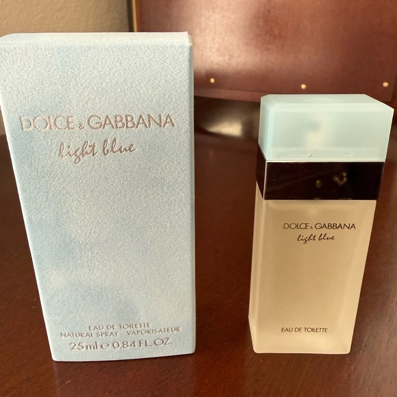 Dolce & Gabbana Light Blue Eau de Toilette - 25ml 0.84 fl oz - Picture 2 of 4